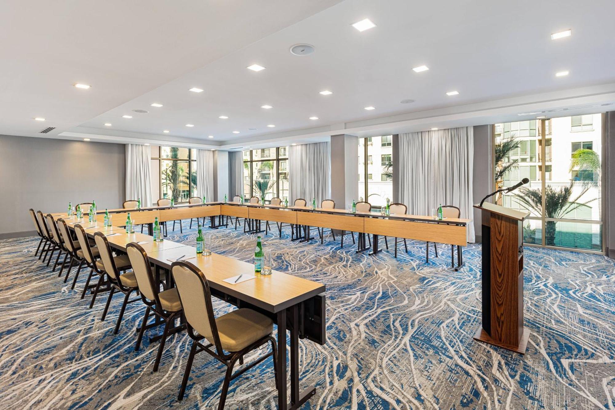 Courtyard By Marriott Los Angeles Monterey Park Bagian luar foto