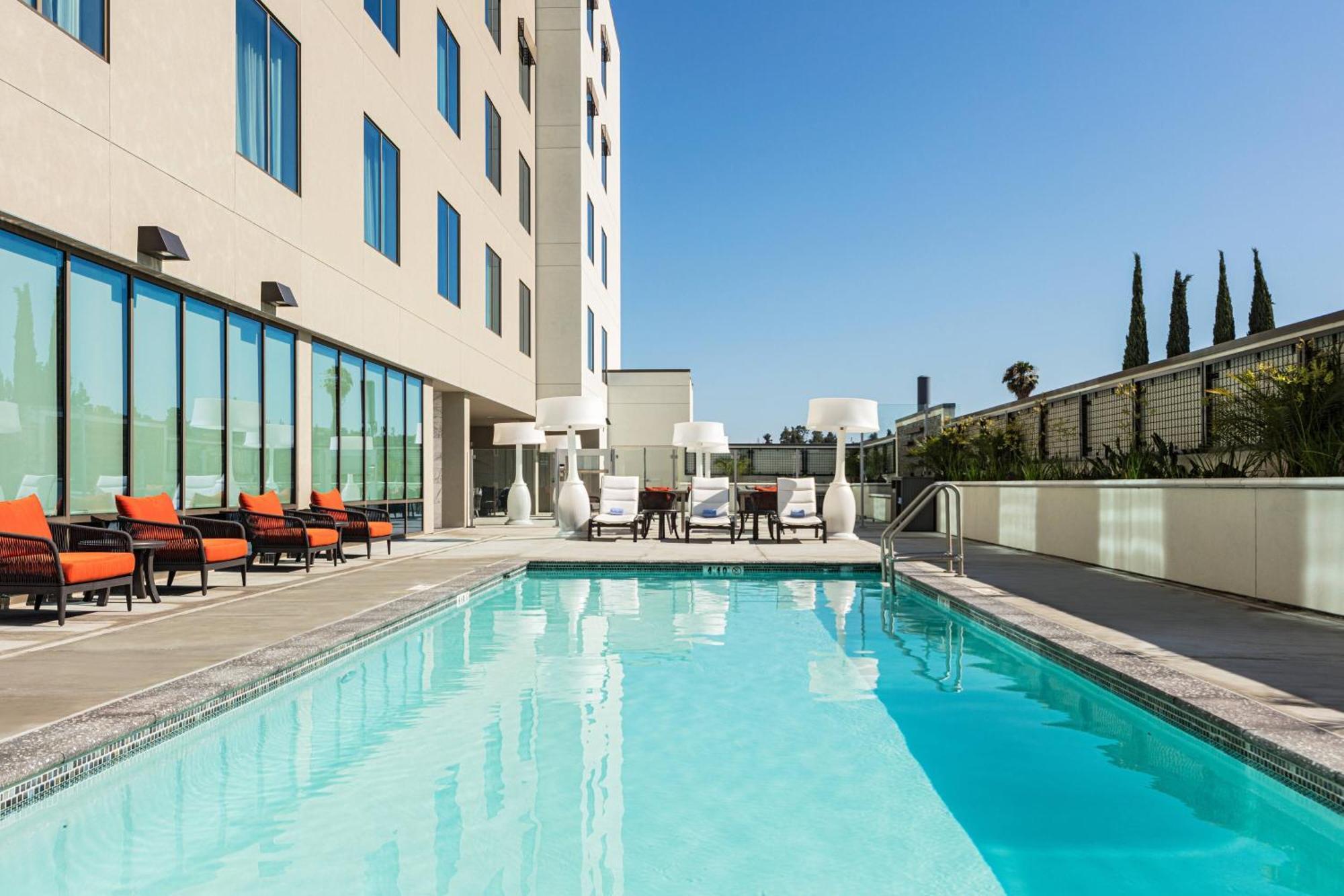 Courtyard By Marriott Los Angeles Monterey Park Bagian luar foto